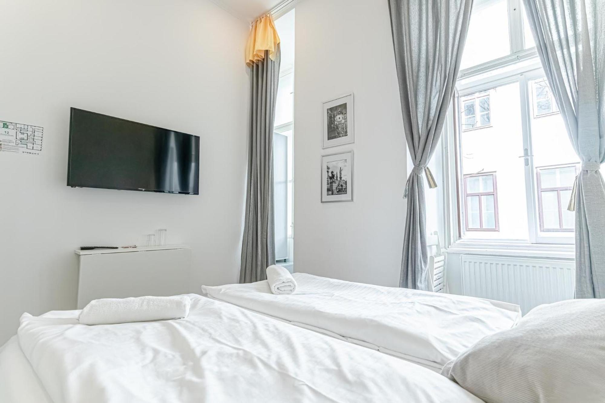 Mariahilfer Boutique Rooms - Virtual Reception & Self-Checkin Wenen Buitenkant foto