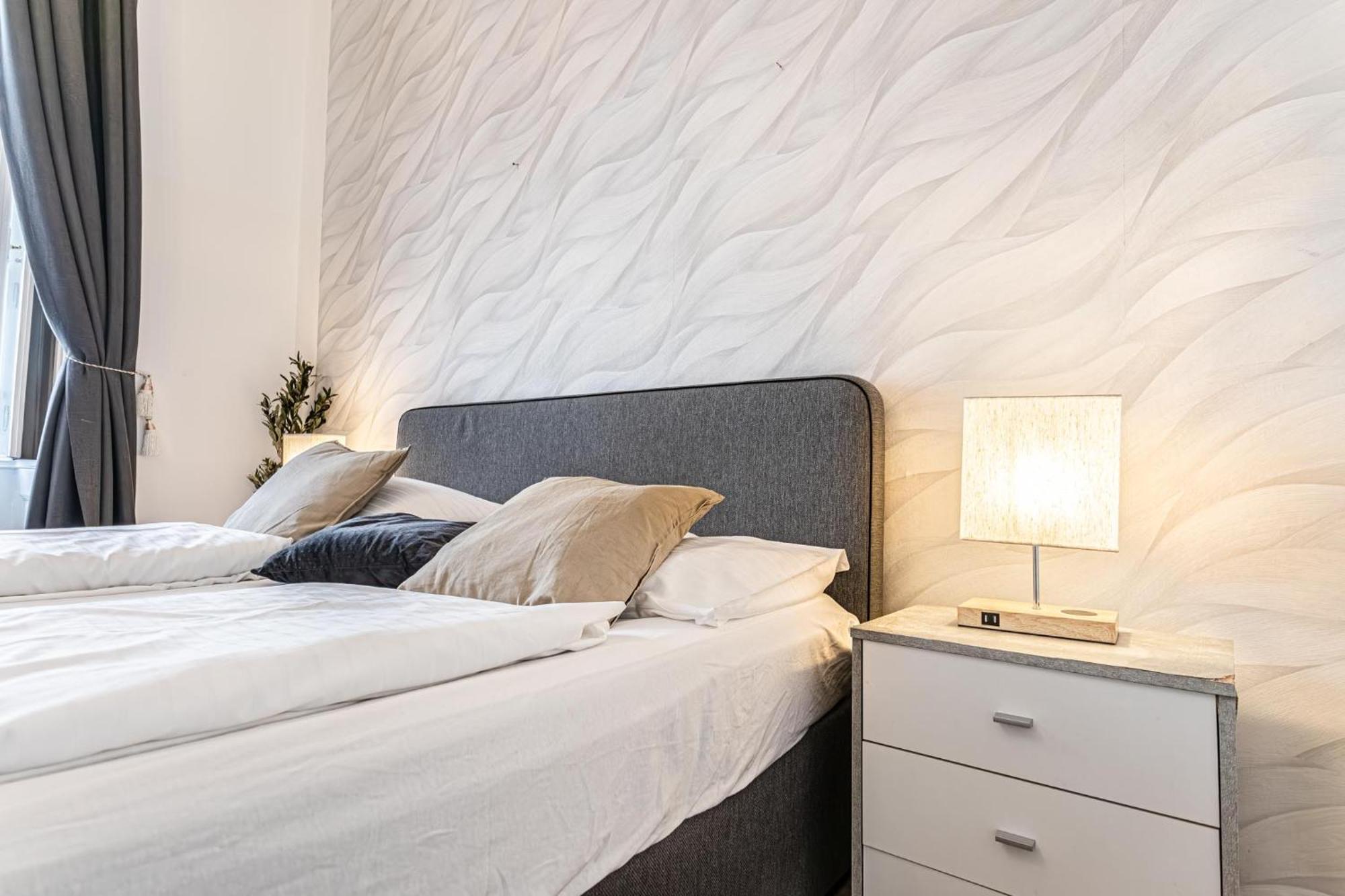 Mariahilfer Boutique Rooms - Virtual Reception & Self-Checkin Wenen Buitenkant foto